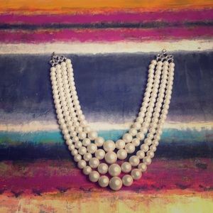 Costume jewelry faux Pearl necklace